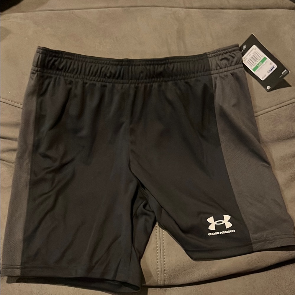 Under Armour Black Athletic Shorts Moisture-Wicking Elastic Waistband